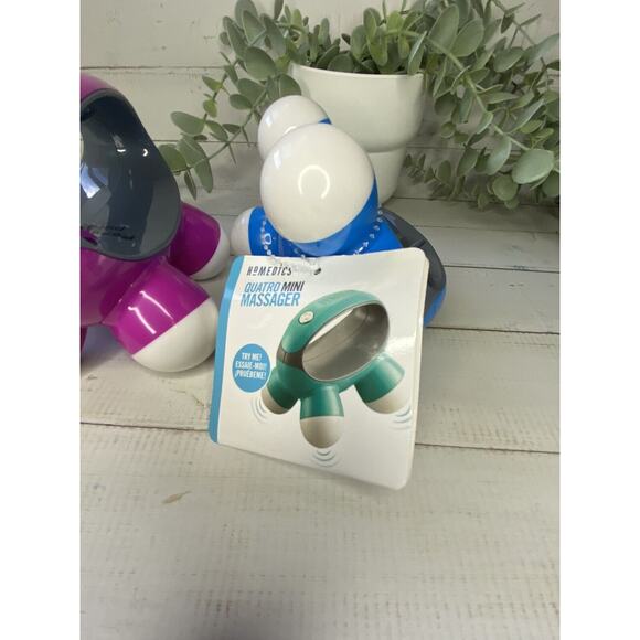 Quatro Mini Massager Battery Operated Pink and Blue 2 Pack - New - Picture 2 of 6